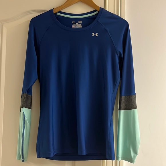 Under Armor Long Sleeve Dark Blue Athletic Top With Color Block Sleeves - Picture 1 of 3